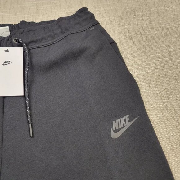 NIKE Tech Fleece Shorts Small Mens Black NSW Above The Knee . Condition … - Picture 4 of 13